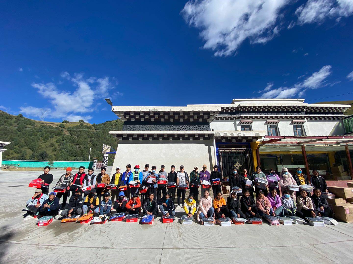 长春泰然智能生物科技有限公司公益回顾丨家国同欢月同圆 温暖满载甘孜州(图8) 长春泰然智能生物科技有限公司公益回顾丨家国同欢月同圆 温暖满载甘孜州(图8)